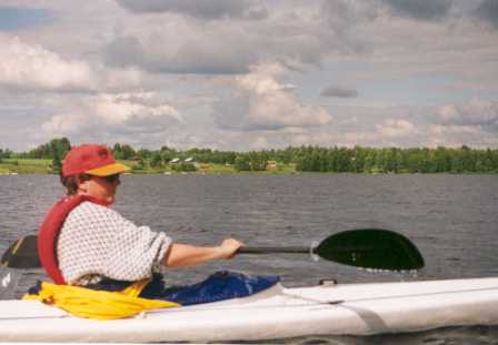 Semester i Finland 1998. Inger sp�nner musklerna s?vattnet yr.